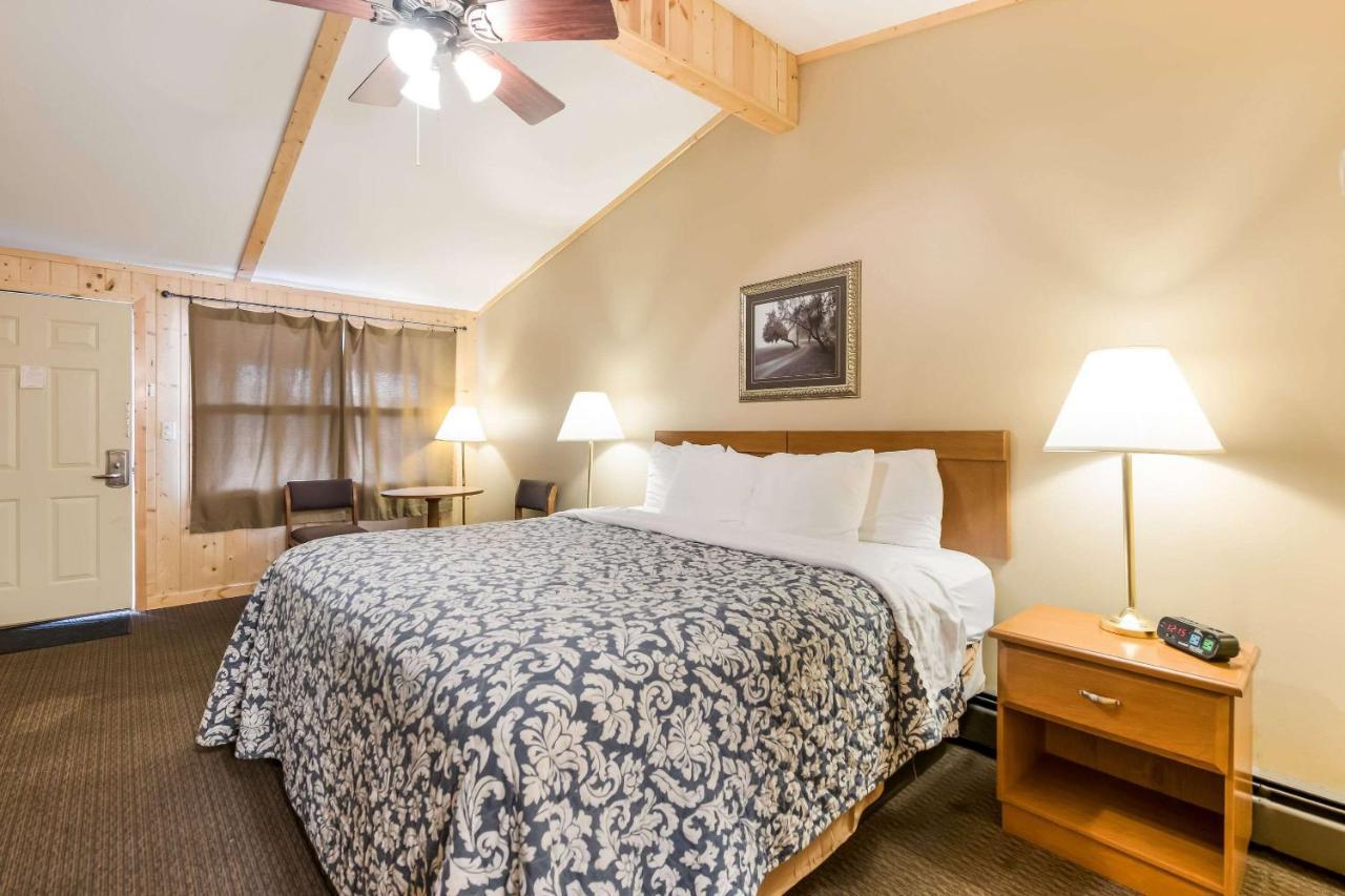 Econo Lodge Rice Lake Екстер'єр фото