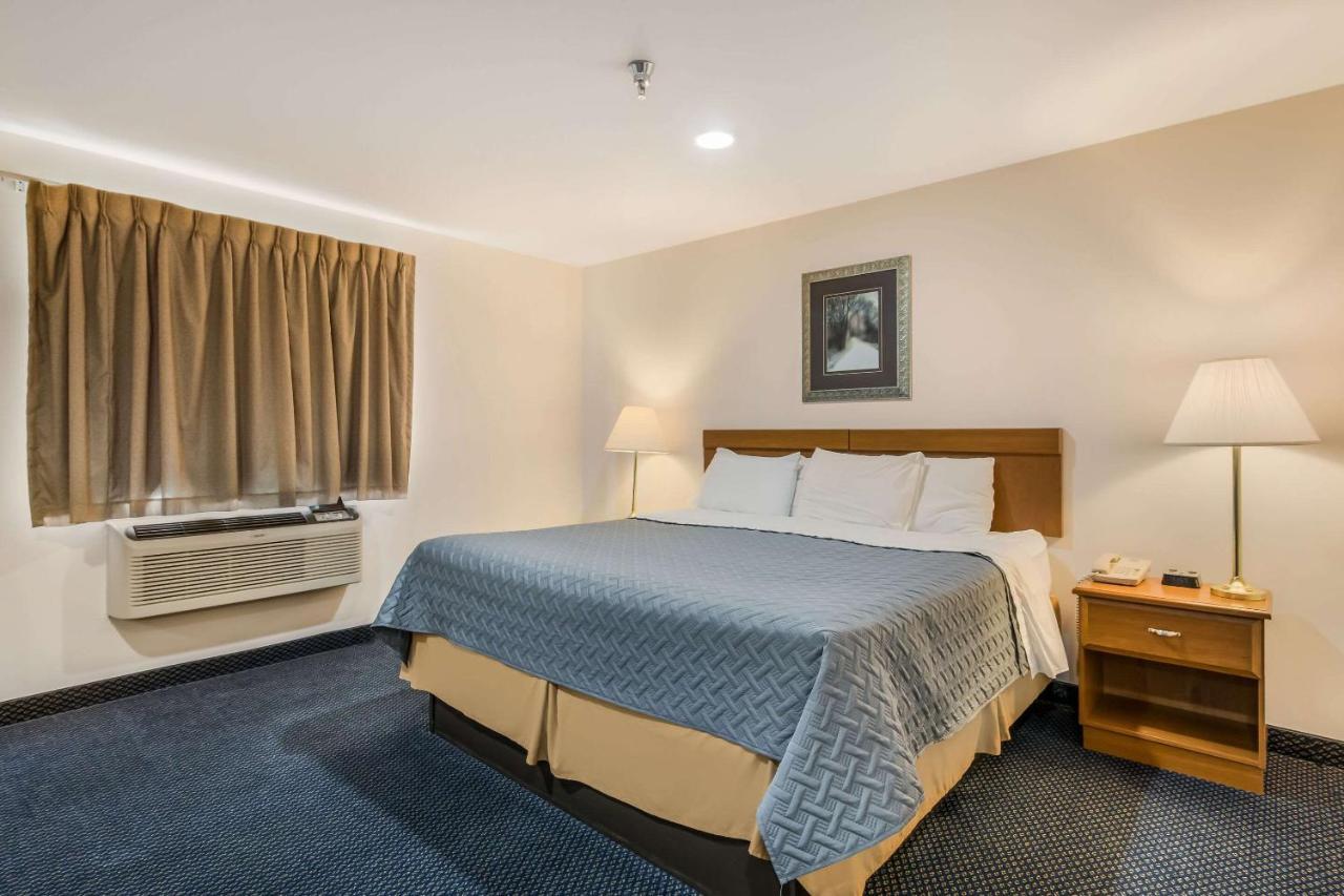 Econo Lodge Rice Lake Екстер'єр фото