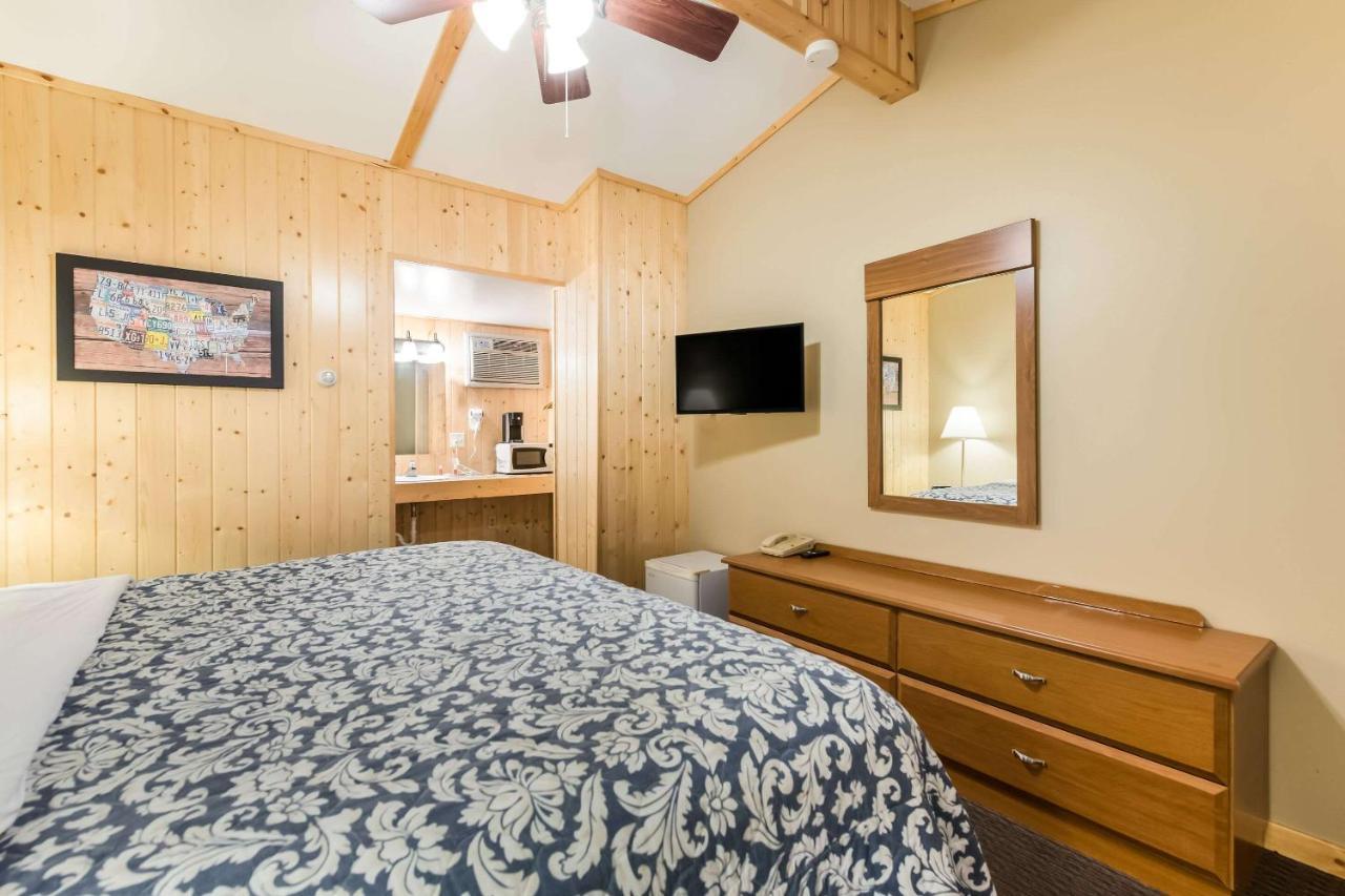 Econo Lodge Rice Lake Екстер'єр фото