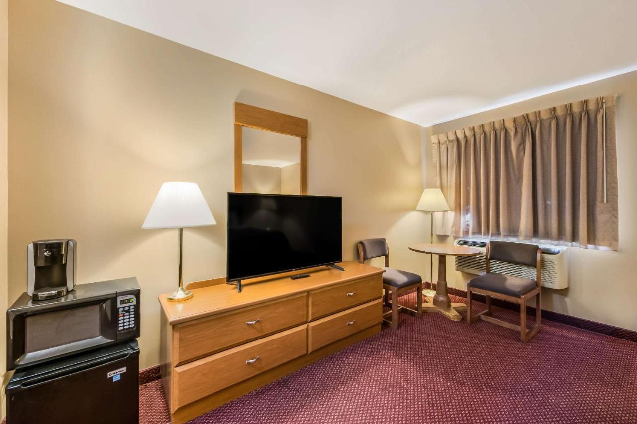 Econo Lodge Rice Lake Екстер'єр фото