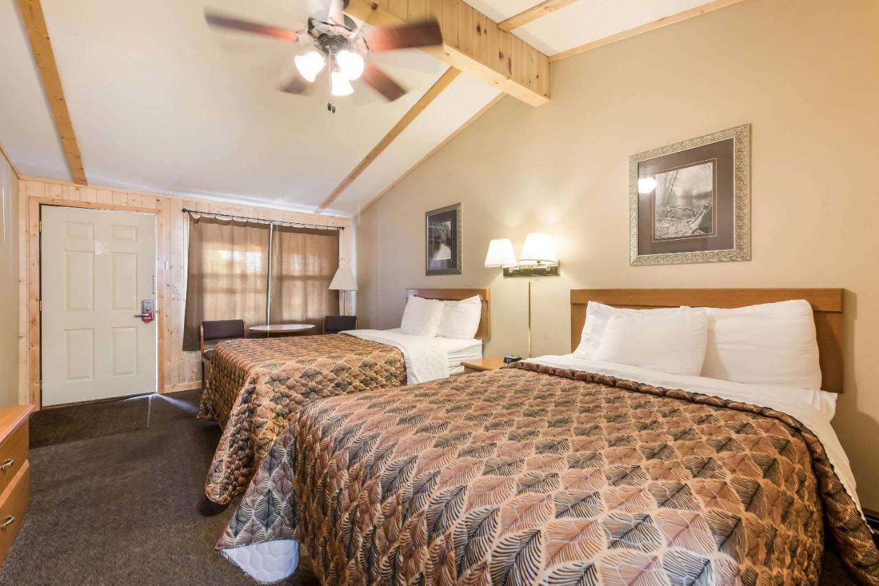 Econo Lodge Rice Lake Екстер'єр фото