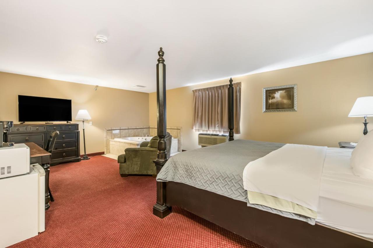Econo Lodge Rice Lake Екстер'єр фото