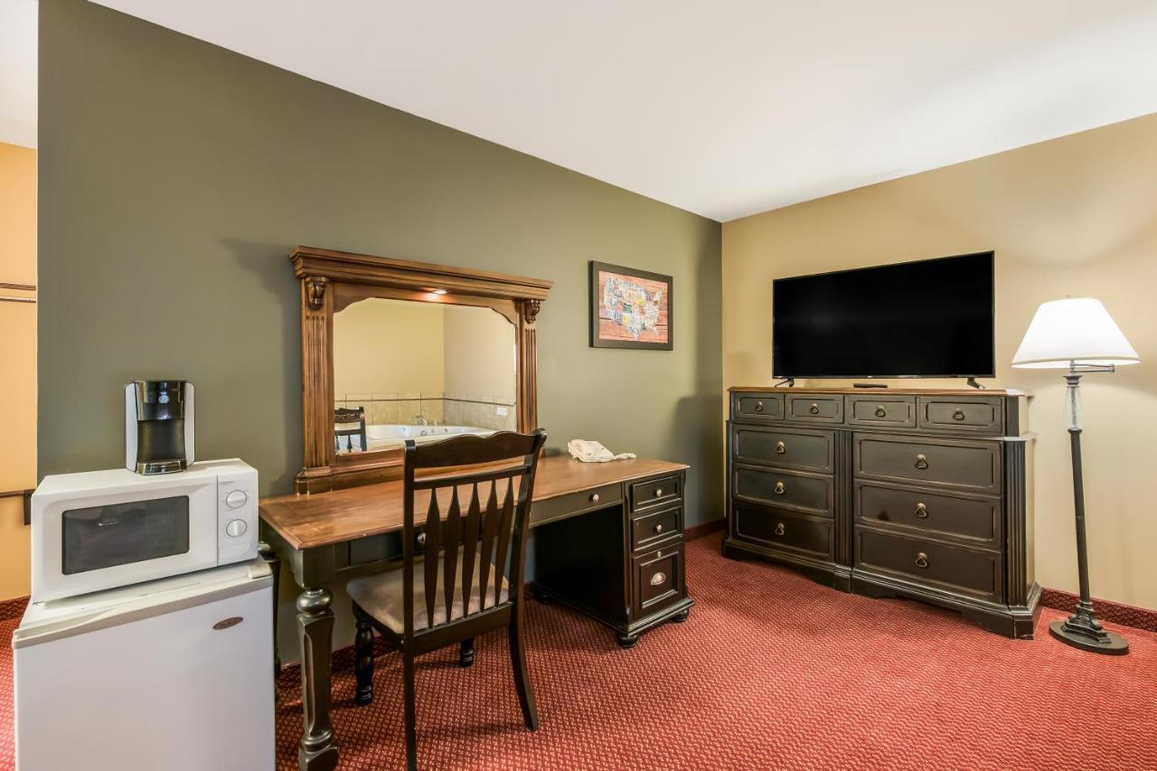 Econo Lodge Rice Lake Екстер'єр фото