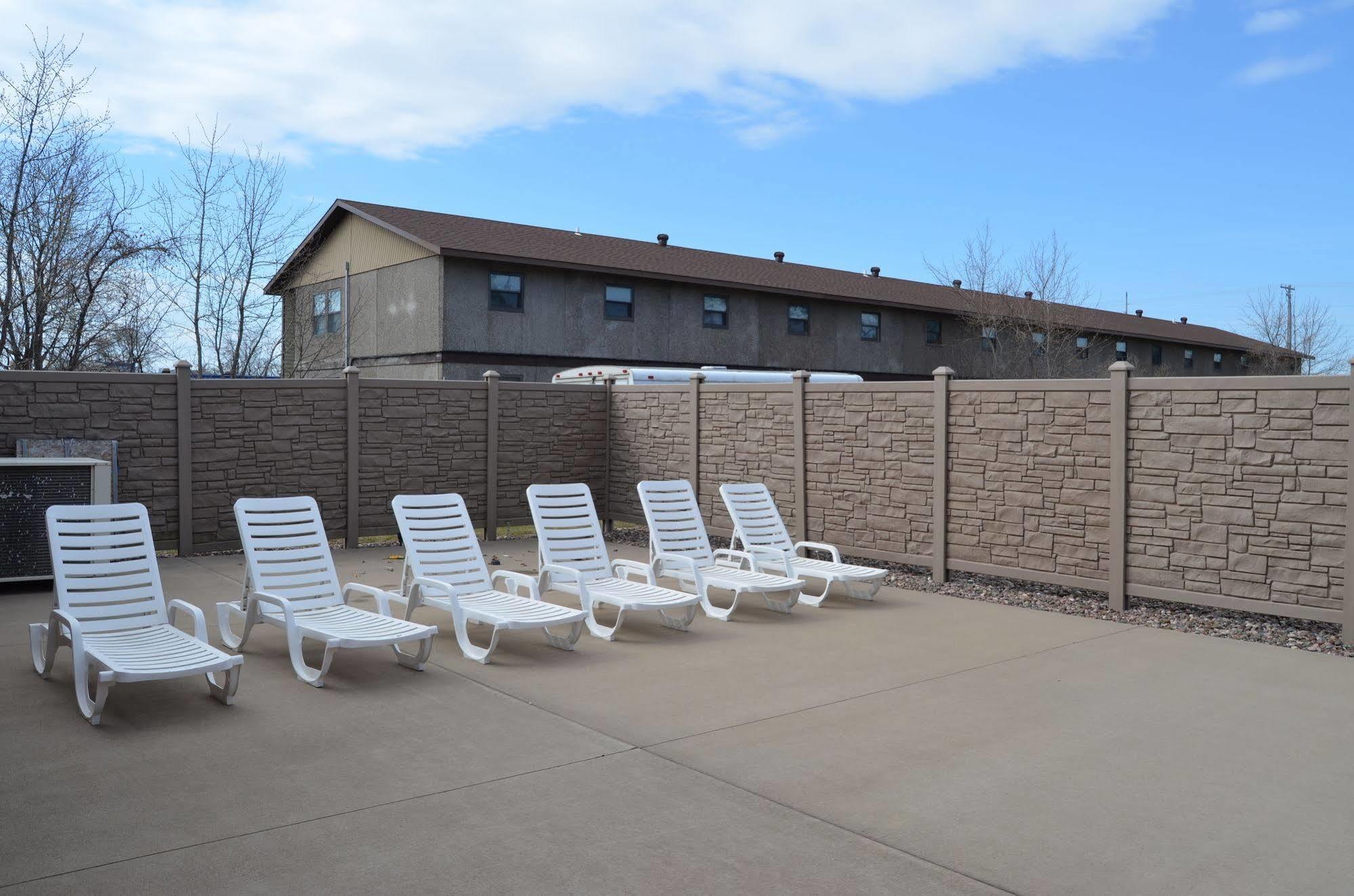Econo Lodge Rice Lake Екстер'єр фото