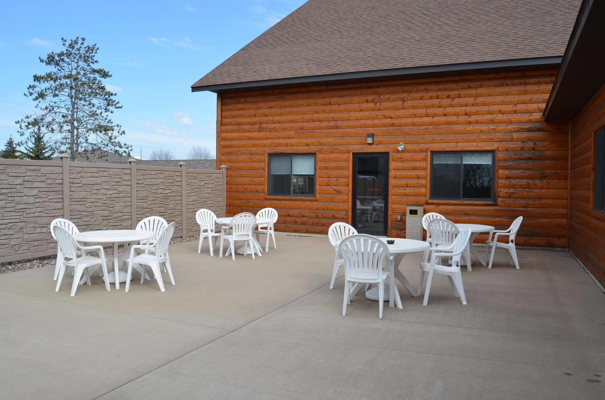 Econo Lodge Rice Lake Екстер'єр фото
